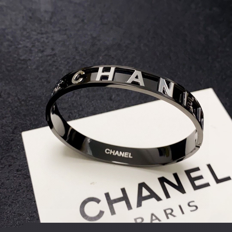 Ba*len*cia*ga bracelets